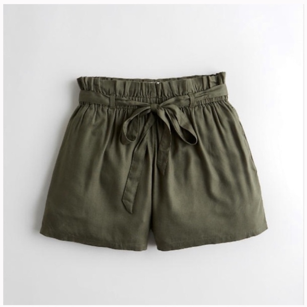Hollister Green Ultra High-Rise Bag Short with tie